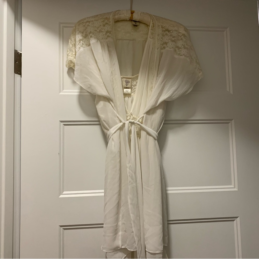 In Bloom White Lace Chemise with Robe